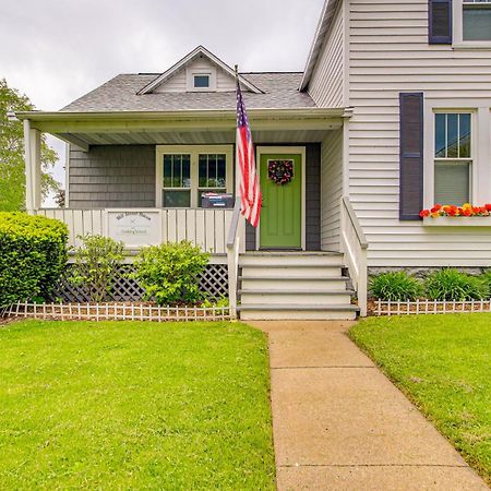 Lavish House With Patio - 2 Blocks To Green Lake! Bagian luar foto