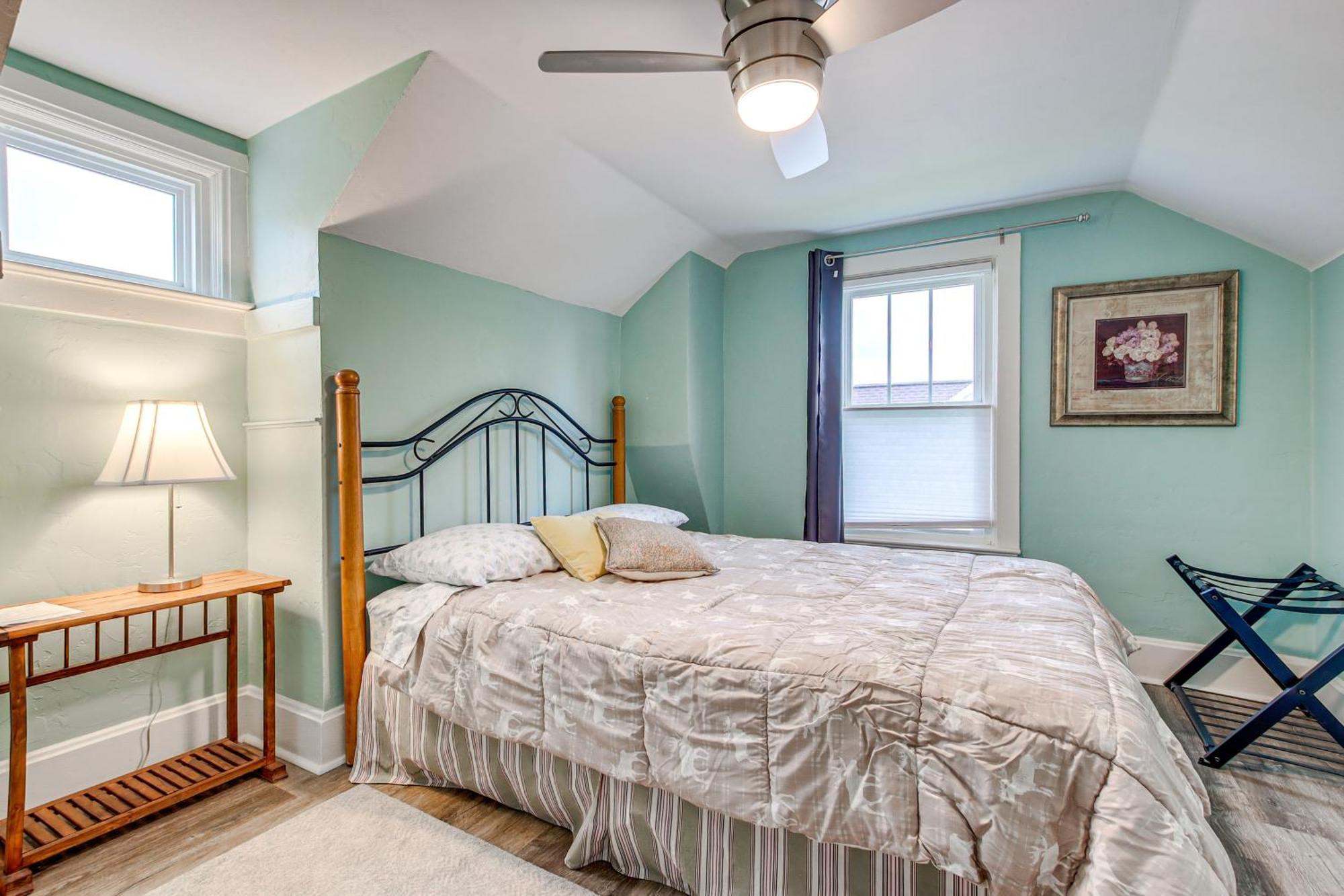 Lavish House With Patio - 2 Blocks To Green Lake! Bagian luar foto