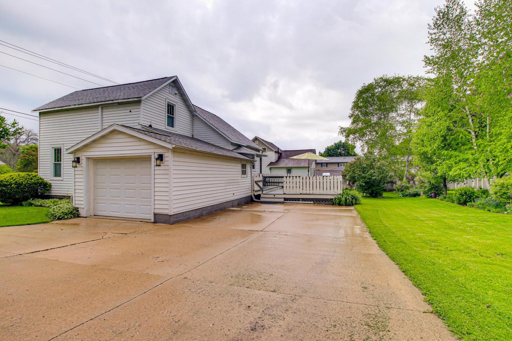 Lavish House With Patio - 2 Blocks To Green Lake! Bagian luar foto