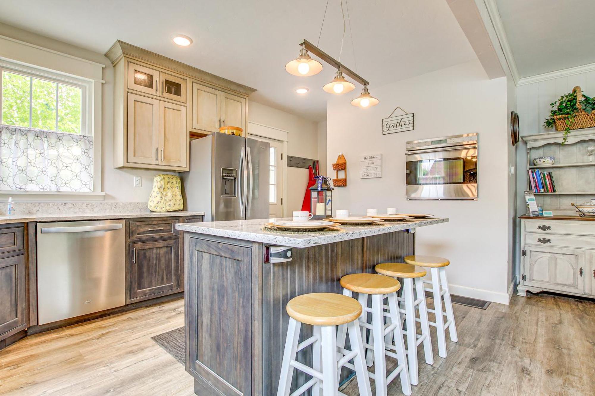 Lavish House With Patio - 2 Blocks To Green Lake! Bagian luar foto