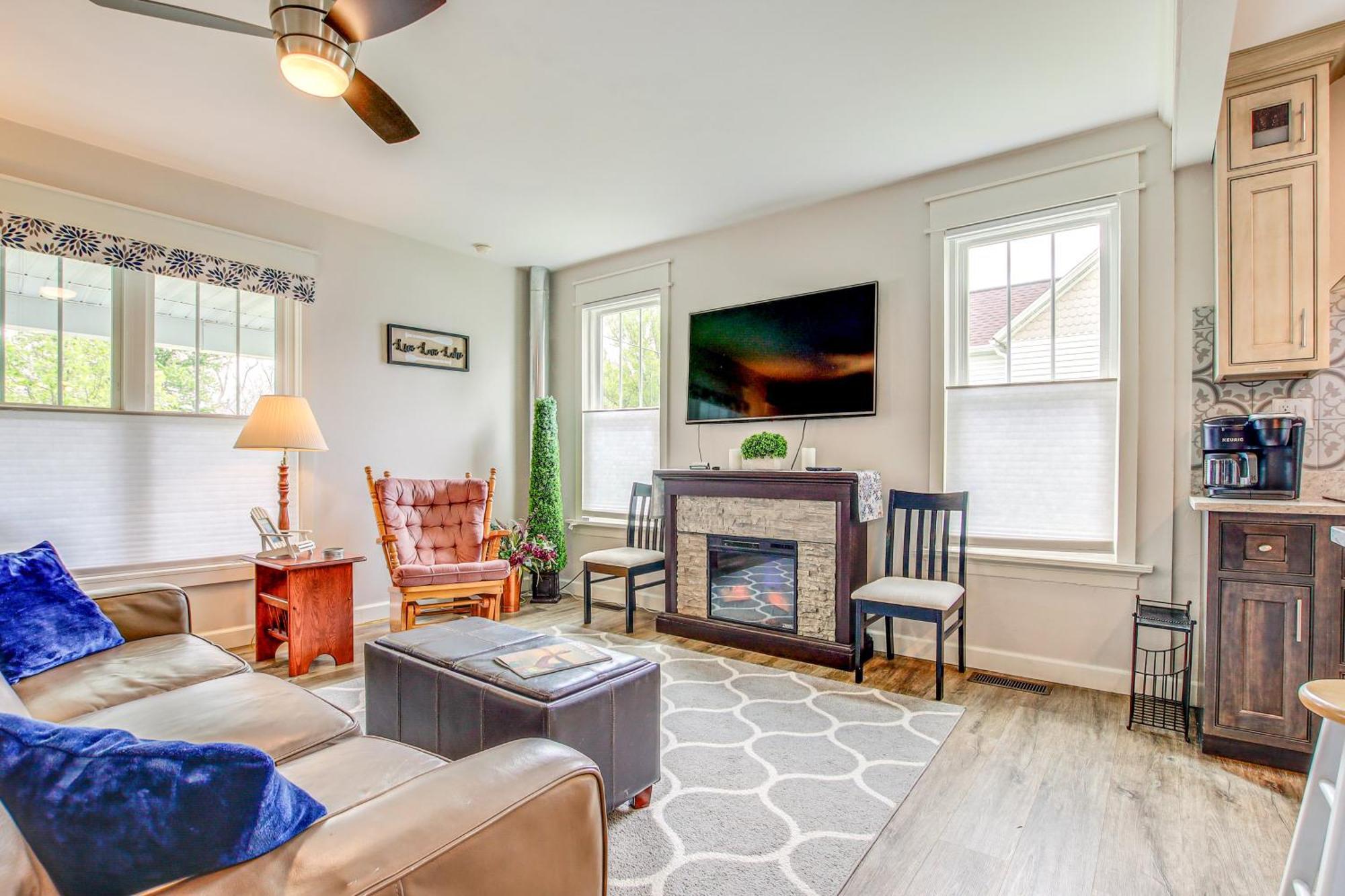 Lavish House With Patio - 2 Blocks To Green Lake! Bagian luar foto