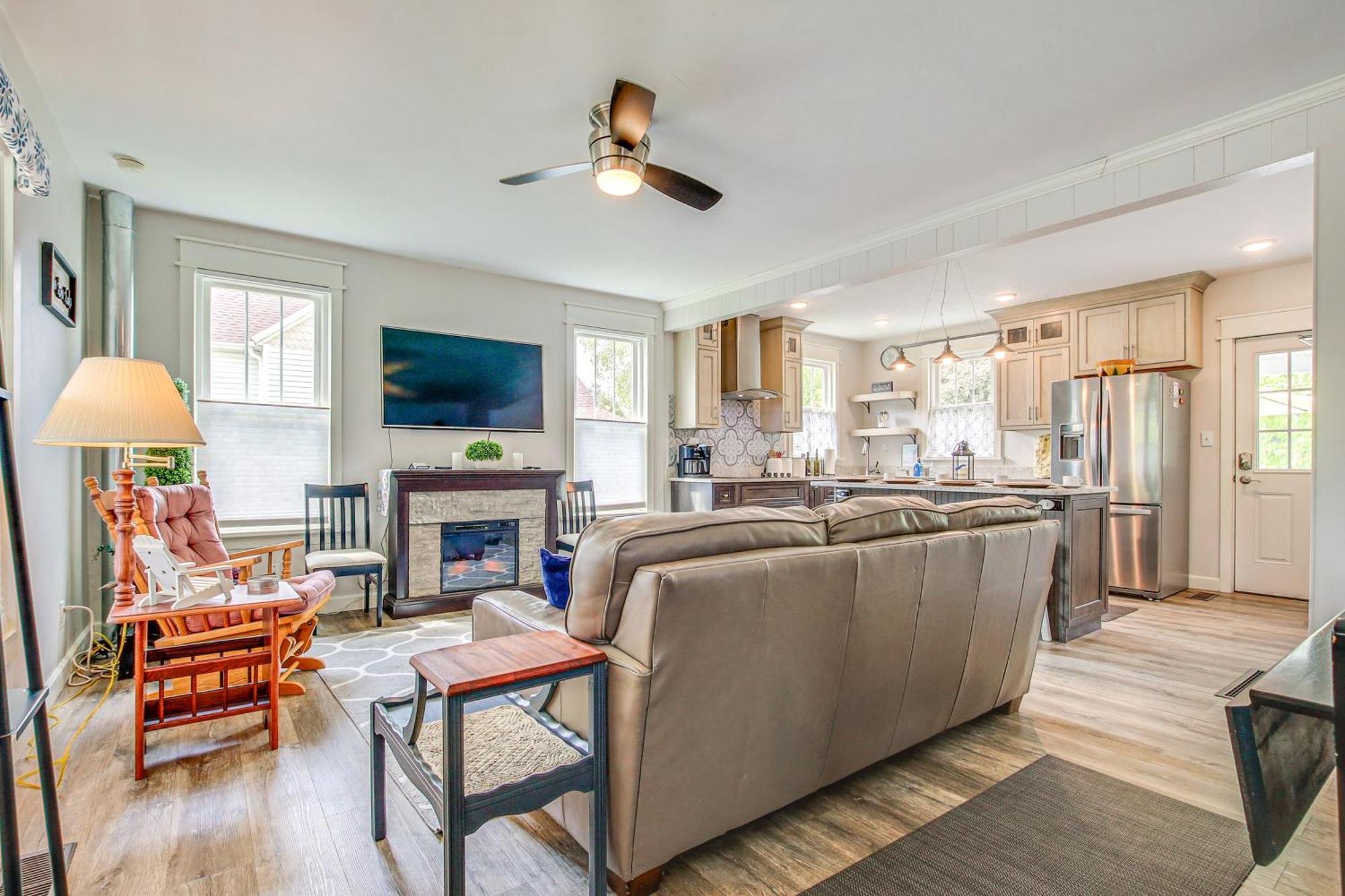 Lavish House With Patio - 2 Blocks To Green Lake! Bagian luar foto