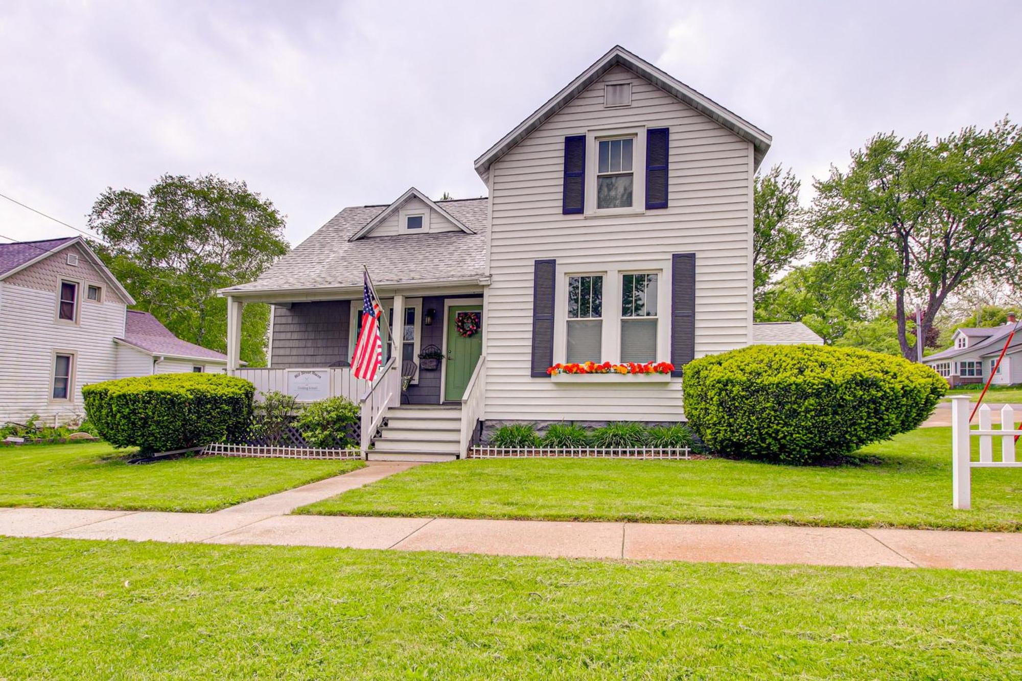 Lavish House With Patio - 2 Blocks To Green Lake! Bagian luar foto